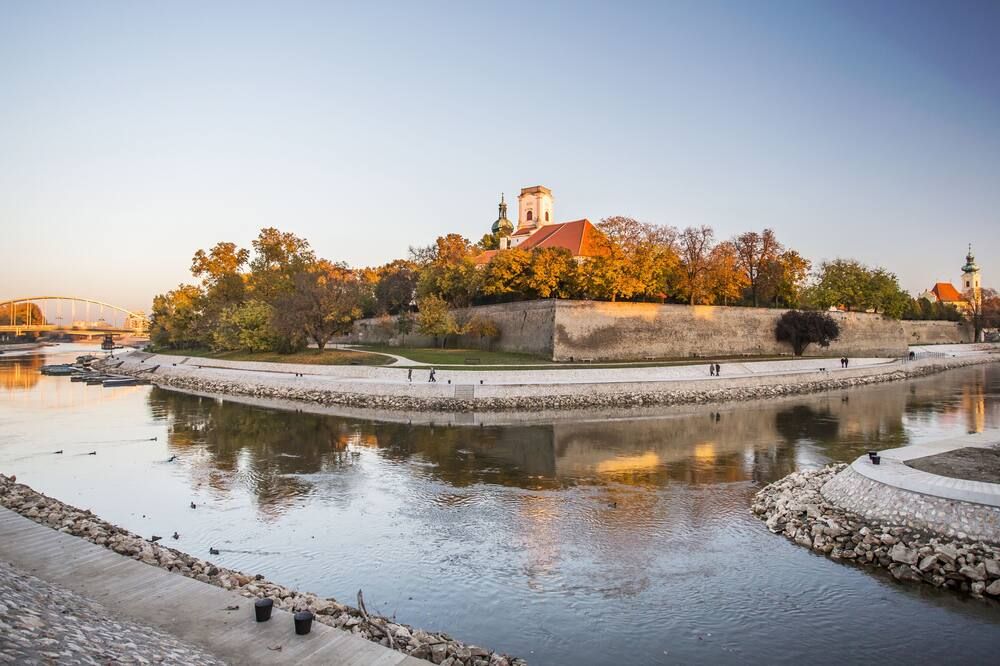 Ibis Gyor - גיור - נוף חיצוני