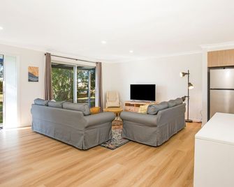 Nautilus Pet Friendly 5 Mins Walk to Bay - Callala Bay - Living room