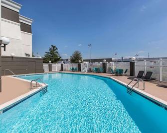 La Quinta Inn & Suites by Wyndham Goodlettsville - Nashville - Goodlettsville - Pool