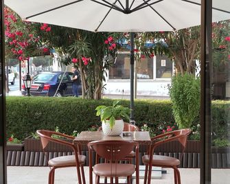 Layiotis Hotel Apartments - Lárnaca - Patio