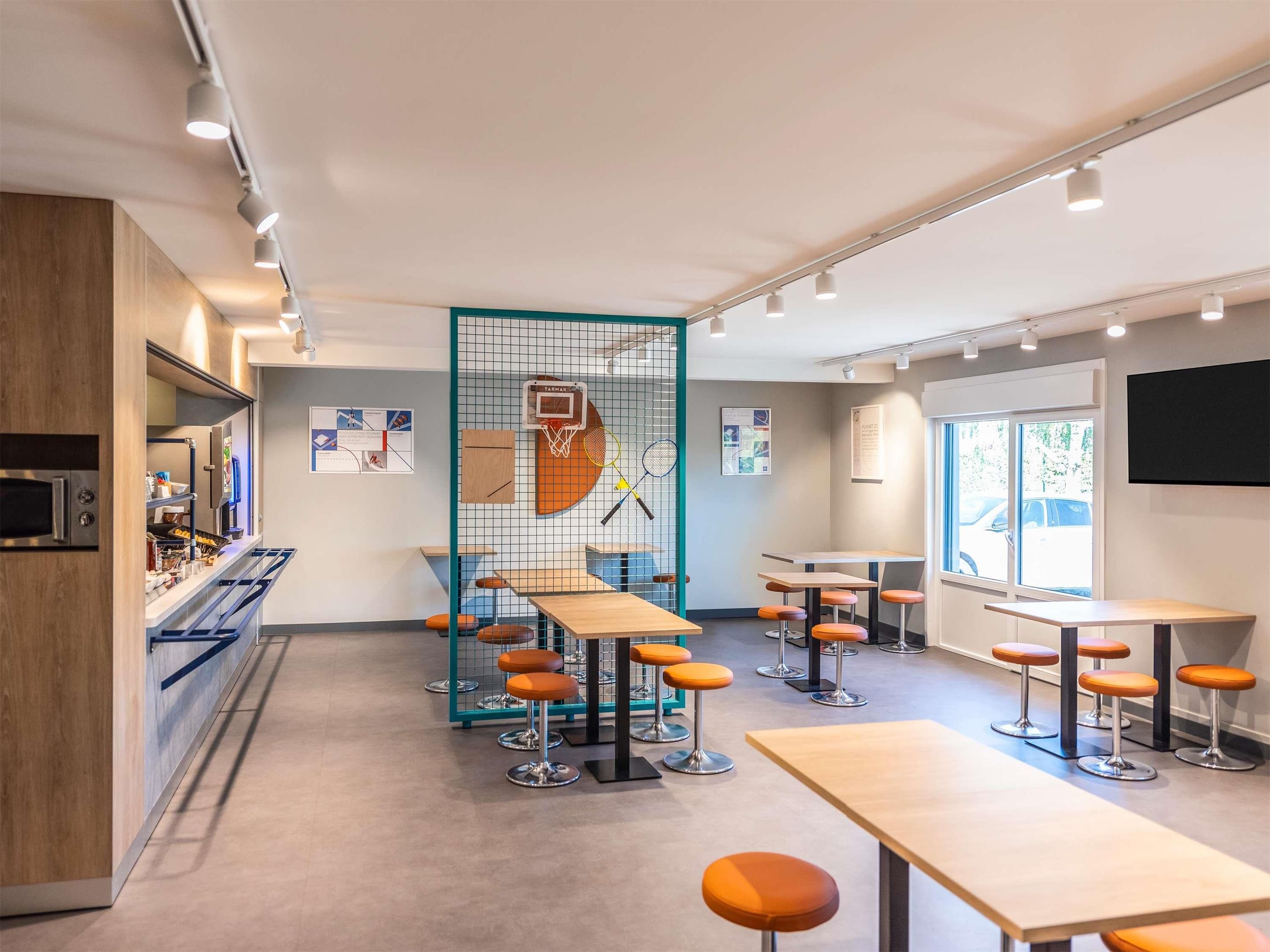 إيبيس بودجيه ليون فيلفرانش سور سون