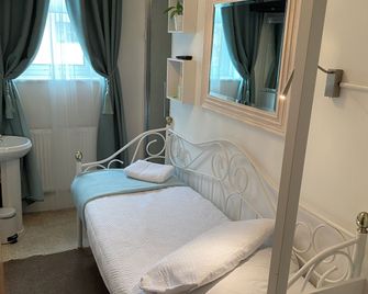 A & B Guest House - Cambridge