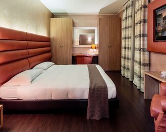 Base Hotel - Noventa di Piave - Slaapkamer