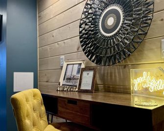 Lakefront Suite Dock, No-Wake Cove & Firepit - Marion - Receptionist