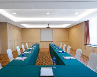 Holiday Inn Express Tianjin Airport - Tianjin - Meetingraum