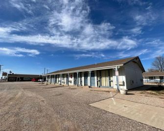 Room 17 - Standard Queen - Sleeps 2 - Harper Motel - Harper