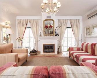 Martinhal Quinta Family Resort - Quinta do Lago - Living room