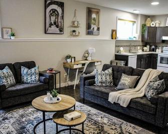 Home away from home - Grande Prairie - Living room