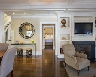 The 1770 House Restaurant & Inn - East Hampton - Living room