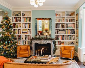 The Lilley Mansion Bed & Breakfast - Spring Lake - Living room