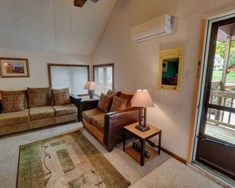 Upper Level Loft in Downtown Suttons Bay Across the Street From Beach and Marina - Suttons Bay - Living room