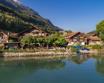Lake Lodge Hostel - Iseltwald - Building