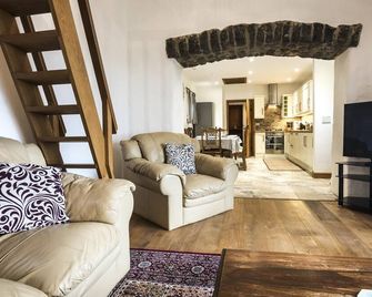 Orchard Cottage - Luxurious Barn Conversion - Beavers Hill - Manorbier - Living room