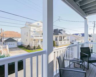 Beautiful New Construction Ventnor Beach House - Ventnor City - Balcony