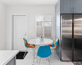 BnB Hyperion - Prime Location with Smart Amenities - Fort Lauderdale - Dining room