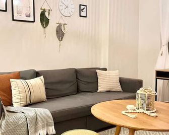 Modern Boho Charm in Kallio, Walk to City Center - Helsinki - Sala de estar