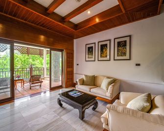Thavorn Beach Village Resort & Spa Phuket (SHA Plus+) - Kamala - Wohnzimmer