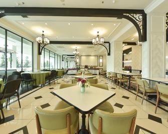 Savanna Hill Resort - 烏魯地南 - 餐廳