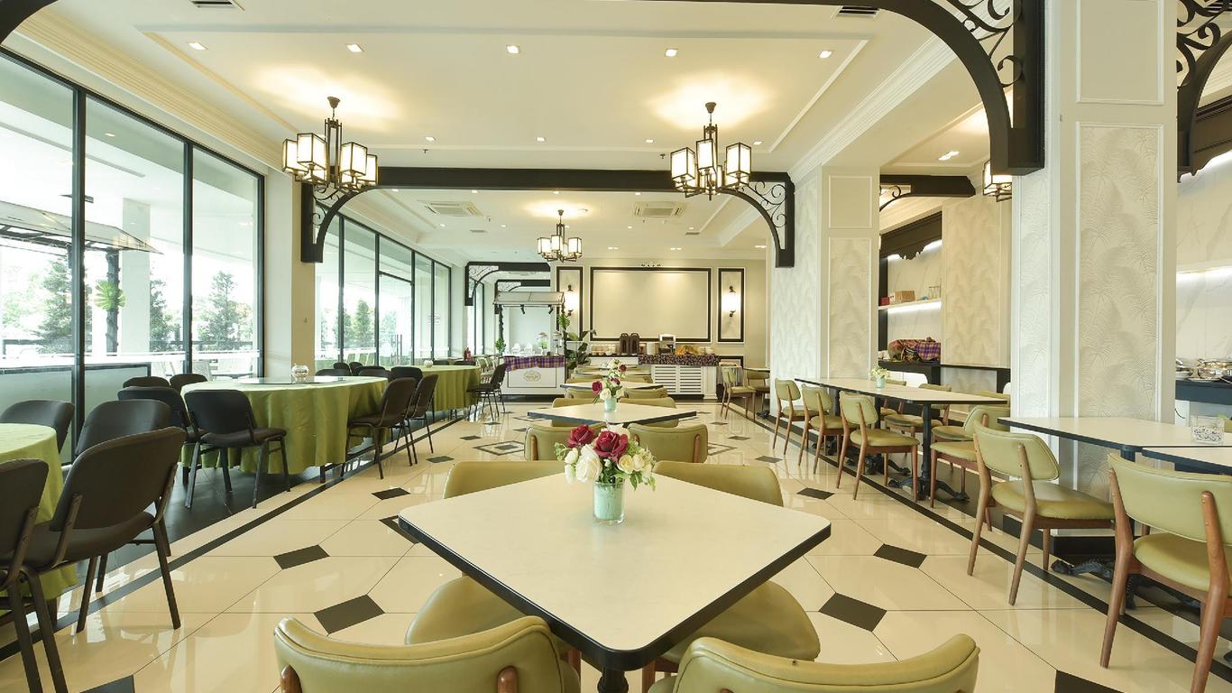 Savanna Hill Resort