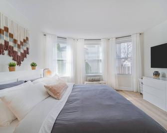 Quiet 2br Less Than 30 Min From Nyc - Fort Lee - Bedroom