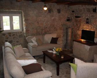 Holiday Home Brotnice - Cilipi - Living room