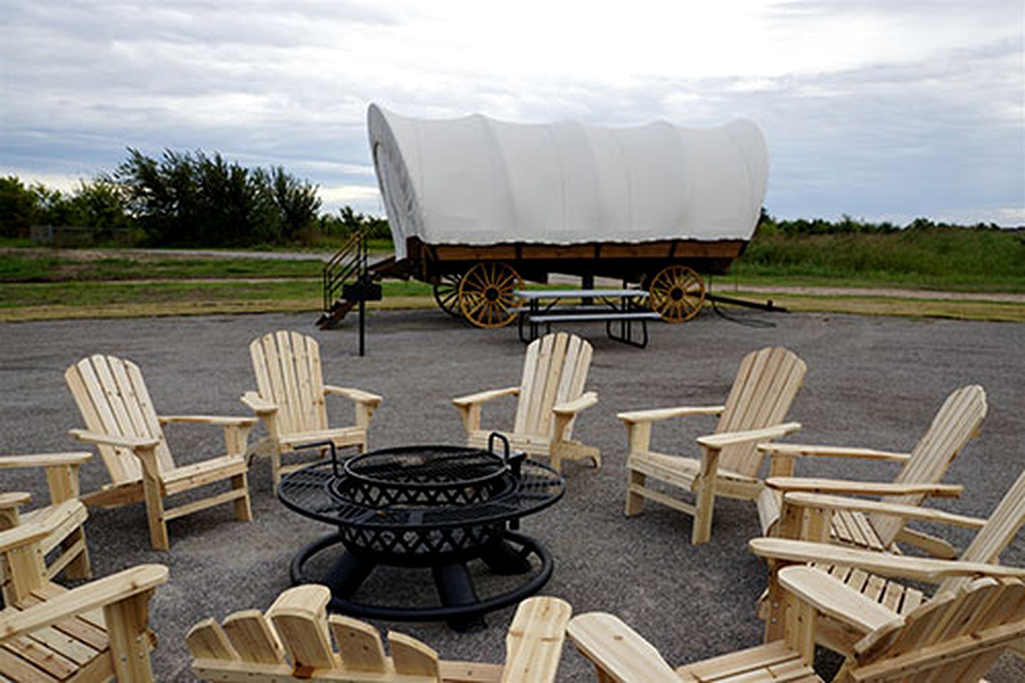 Unforgettable Glamping Getaways in this Covered Wagon in Moore, Oklahoma - Moore - Binnenhof