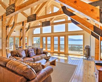 Scenic Susanville Cabin with Deck on Eagle Lake - Susanville - Obývací pokoj