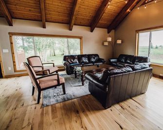 Three Peaks Lodge - Reunions, Weddings. - Saint Anthony - Sala de estar