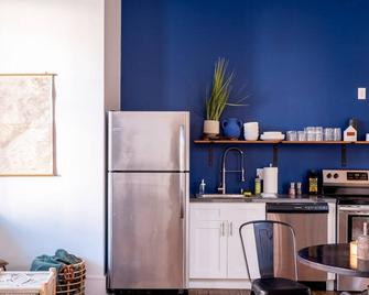 Central Urban Flat - Near the Best of Covington - Covington - Kitchen