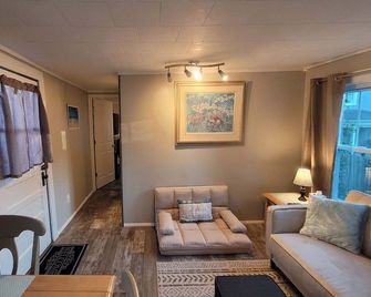 1-bd Bungalow/Free Parking/nice space for 2 - Mount Airy - Obývací pokoj