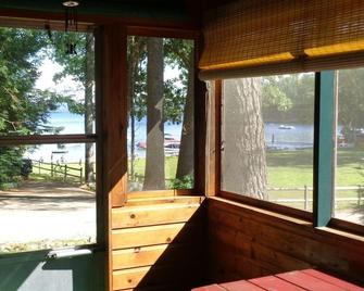 Lakeside Cottage with Private Shared Sandy Beach on Newfound Lake. - Hebron - Balcony