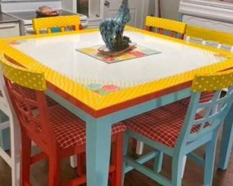 The Polka Dot Cottage: A cute 1950`s vibe - Price - Essbereich