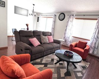 Cozy and Charming Amber Valley Haven in Fargo - Fargo - Pokój dzienny