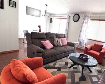 Cozy and Charming Amber Valley Haven in Fargo - Fargo - Pokój dzienny