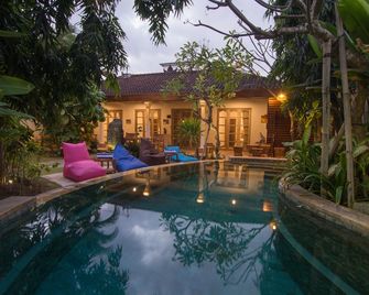 Bale Seminyak Petitenget Beach - North Kuta - Svømmebasseng