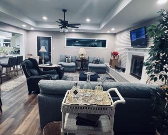 Beautiful farm setting near Marshall, Hallsville, Longview, Jefferson,Caddo Lake - Marshall - Lounge