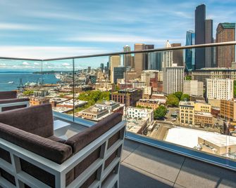 Embassy Suites by Hilton Seattle Downtown Pioneer Square - Seattle - Balcony