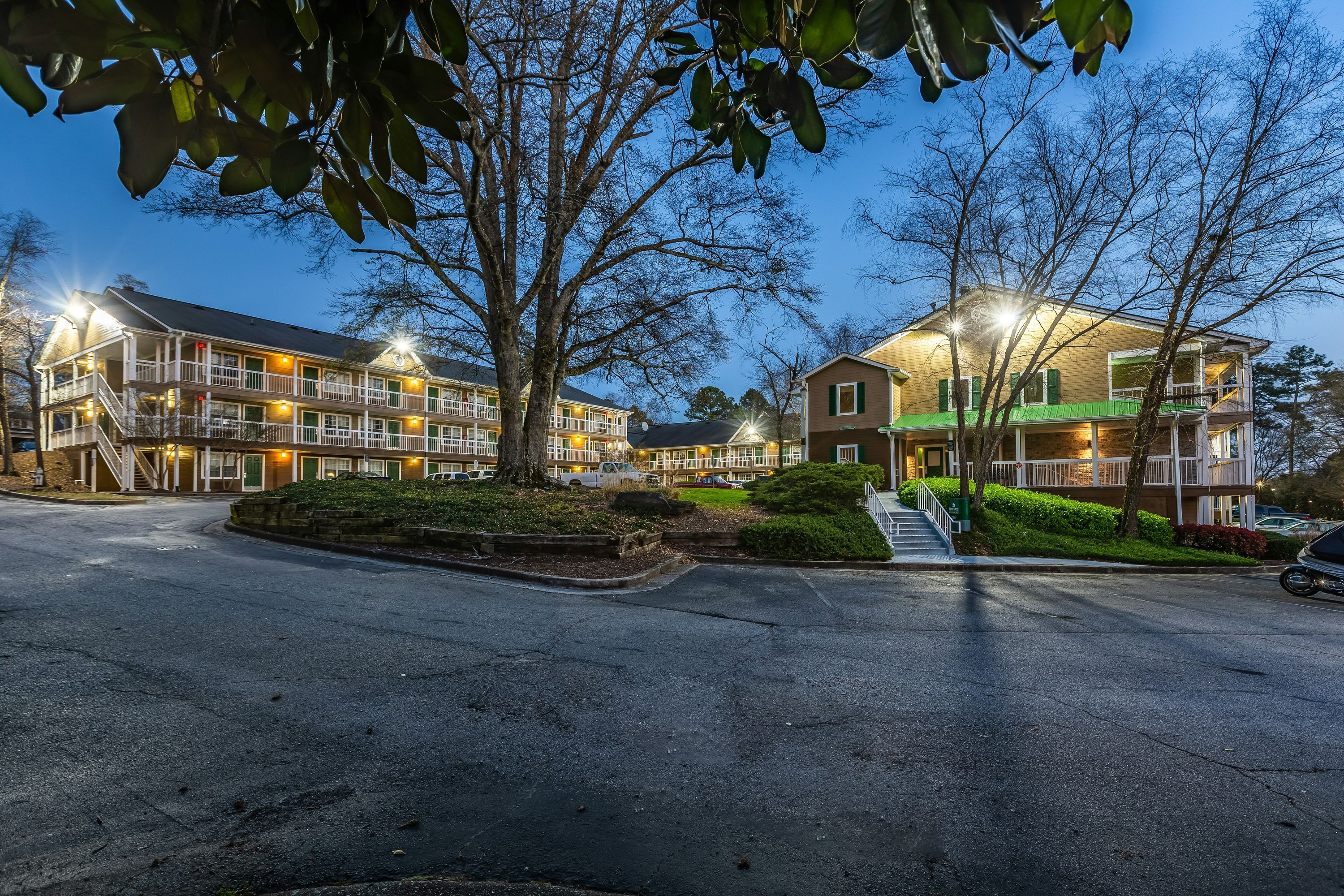 HomeTowne Studios by Red Roof Atlanta - Norcross Downtown - Norcross - Edificio