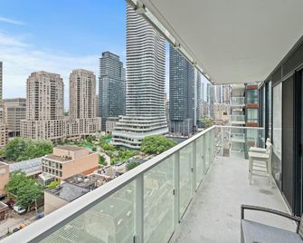 Modern Studio Condo Yonge Street Downtown Toronto - Toronto - Balcony