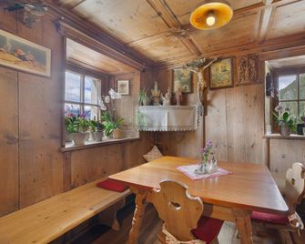 Schnatzhof Apartment Adlerhorst - Naturno - Comedor