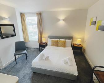 OYO The Croppers Arms - Huddersfield - Schlafzimmer