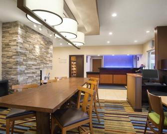 Dubuque Inn & Suites - Dubuque