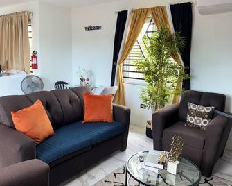 The Residence @seville|gated|fullyac|washer|dryer - Spanish Town - Sala de estar