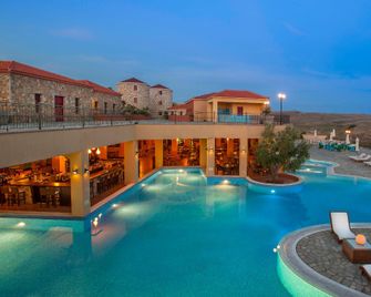 Varos Village Boutique Hotel - Város - Piscina