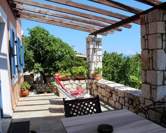 Perfect located: calm and idyllic above the sea - holiday house Lakonia, Pelopon - Selinitsa - Innenhof