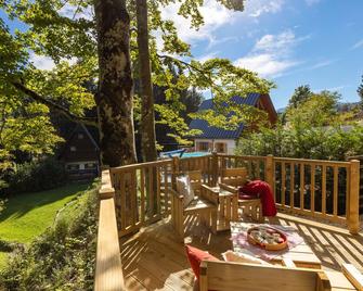Chalet with sauna and whirlpool - Crni Lug - Balcón