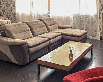 2 Bedroom Awesome Apartment In Sauvian - Sauvian - Living room