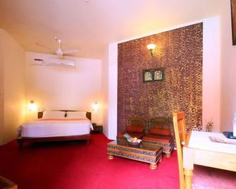 Deshadan Cliff and Beach Resort - Varkala - Makuuhuone