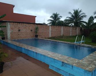 Disfruta de unas vacaciones familiares en nuestra casa con piscina privada. - Villa Tunari - Piscina
