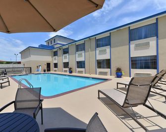 Baymont by Wyndham Ardmore I-35 - Ardmore - Bazén